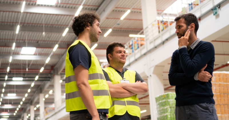 Manager listening to employees 